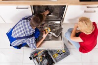 So sánh dịch vụ bảo hành máy rửa bát Bosch với các hãng khác trên thị trường Việt Nam