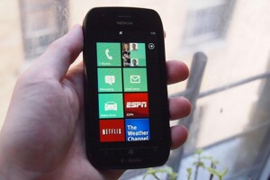 So sánh điện thoại di động giá rẻ Sony Xperia E3 và Lumia 710