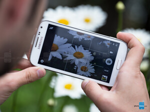 So sánh điện thoại di động Sony Xperia C C2305 và Samsung Galaxy K zoom