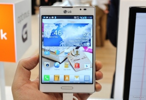 So sánh điện thoại di động Sony Xperia C3 Dual và LG Optimus Vu 3