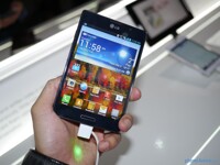So sánh điện thoai di động Sony Xperia C C2305 và LG Optimus Vu II F100S
