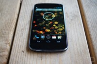 So sánh điện thoại di động Sony Xperia Z Ultra C6833 và LG Nexus 4 E960