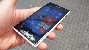 So sánh điện thoại HTC Desire 620G và Lumia 720