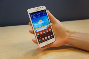 So sánh điện thoại LG L90 Dual D410 và Samsung Galaxy Grand Prime