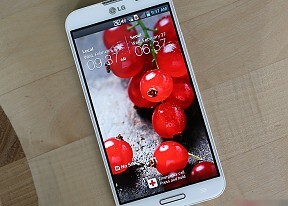 So sánh điện thoại LG Optimus G Pro E985 (F240) và Samsung Galaxy J5