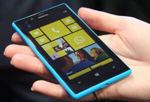 So sánh điện thoại Nokia Lumia 720 và HTC Desire 616