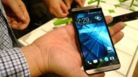 So sánh điện thoại Sony Xpeira U và HTC Desire 700