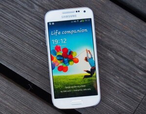 So sánh điện thoại Sony Xperia M4 Aqua Dual và Samsung Galaxy S4 mini