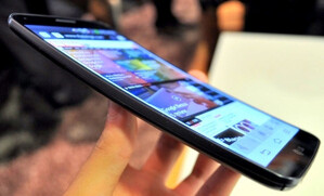 So sánh điện thoại Sony Xperia M4 Aqua và LG G Flex F340