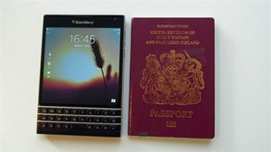 So sánh điện thoại Sony Xperia M4 Aqua và BlackBerry Passport
