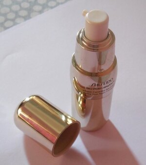 So sánh kem mắt Innisfree Eco Science Eye Cream và Shiseido Bio-Performance Super Corrective Eye Cream