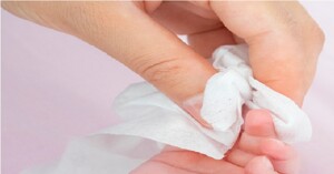 So sánh khăn ướt cho bé Enjoy, Babyhood và Let-green, nên mua loại nào cho bé?