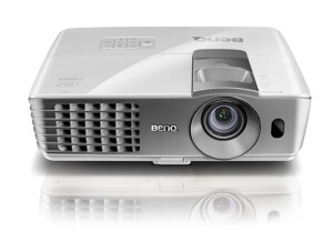 So sánh máy chiếu mini Optoma ML500 và BenQ W7010