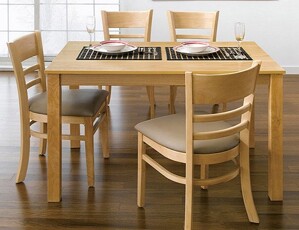 So sánh nên mua bộ bàn ghế Ulsan IBIE hay bộ bàn ăn Fhome BG-109