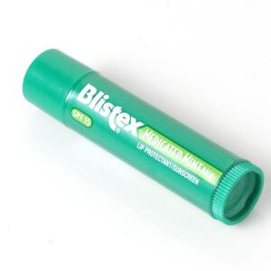 So sánh son dưỡng môi Blistex Medicated Mint Lip Balm và son trứng EOS Smooth Sphere Lip Balm