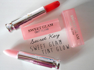 So sánh son dưỡng môi Canmake Stay on Balm Rouge và Secret Kiss Sweet Glam Tint Glow