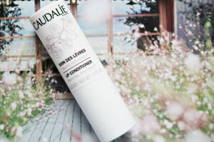 So sánh son dưỡng môi Caudalie Lip Conditioner và  Smith’s Rosebud Salve