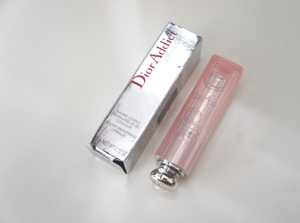 So sánh son dưỡng môi Dior Addict Lip Glow Color Reviver Balm và EOS Smooth Sphere Lip Balm