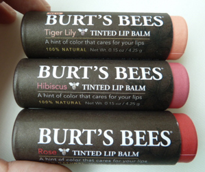 So sánh son dưỡng môi Kiehl's Lip Balm và Burt's Bees Tint Lip Balm