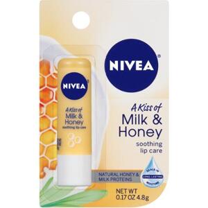 So sánh son dưỡng môi Nivea A Kiss of Milk & Honey Lip Care và The Body Shop Hemp Lip Conditioner
