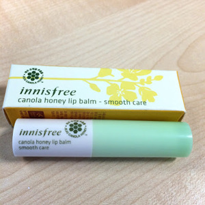 So sánh son dưỡng môi Innisfree Canola honey lip balm stick và Skinfood Avocado lip balm