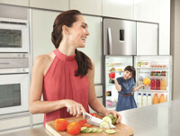 So sánh tủ lạnh Hitachi R-VG400PGV3 và Panasonic NRBW464VS