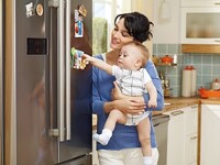 So sánh tủ lạnh Panasonic NR-BR307ZSVN và Hitachi R-S37SVG