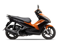 So sánh xe máy Honda Air Blade và Suzuki UA 125T