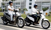 So sánh xe máy Honda Lead và Kymco People