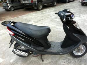 So sánh xe máy Honda PCX và SYM Attila Victoria