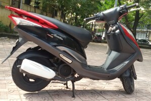 So sánh xe máy Piaggio Zip và SYM Attila Victoria