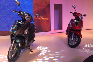 So sánh xe máy Suzuki Impulse và Yamaha Acruzo