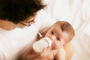 Sữa bột nào tốt cho bé sơ sinh từ 0 đến 6 tháng tuổi?