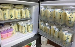 Sữa mẹ vắt ra để ngoài được bao lâu không bị hỏng ở nhiệt độ thường?