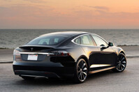 Tesla không tin tưởng hệ thống GPS sẵn có để áp dụng cho xe hơi tự lái