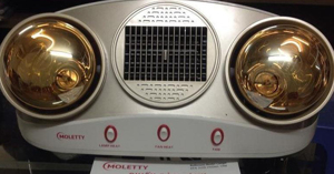 Thời tiết lạnh buốt thế này nên sử dụng đèn sưởi nhà tắm 2 bóng Heizen hay Moletty