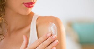 Top 4 gel chống nắng toàn thân tốt nhất trong năm 2021