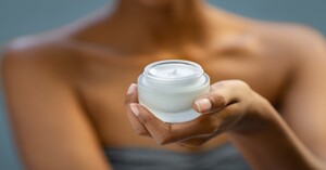 Top 4 kem dưỡng da dầu mụn tốt nhất đang được yêu thích trong năm 2021