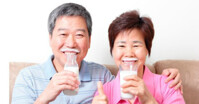 Top 7 loại sữa mà người già cần nên uống để tăng cường sức khỏe