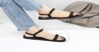TOP những mẫu giày sandal nữ quai ngang đế bệt nổi bật và đẹp mắt