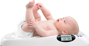 Trẻ sơ sinh uống sữa công thức không tăng cân phải làm sao?