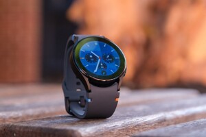 Vừa ra mắt Samsung Galaxy Watch FE đã giảm mạnh chỉ còn 2,5 triệu đồng
