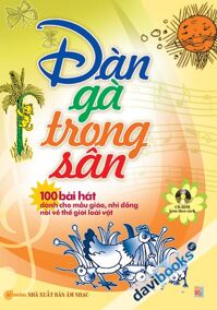 Đàn gà con trong sân