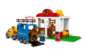 Bộ xếp hình Chuồng ngựa Lego Duplo 5648