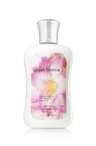 Dưỡng thể Bath & Body Works Signature Collection Sheer Freesia