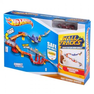 Bộ đường đua treo tường theo chủ đề Hot Wheels W2104