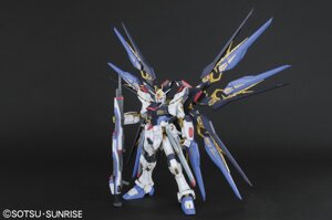 Mô hình lắp ráp PG Strike Freedom Gundam Bandai