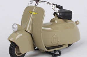 Mô hình xe Vespa MP5 Paperino 1945 1:18 Maisto