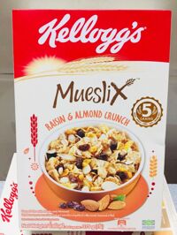 Ngũ cốc ăn sáng Kelloggs Mueslix Raisin and Almond 375g