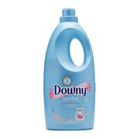 Nước xả vải Downy chống khuẩn dạng chai 1.8L